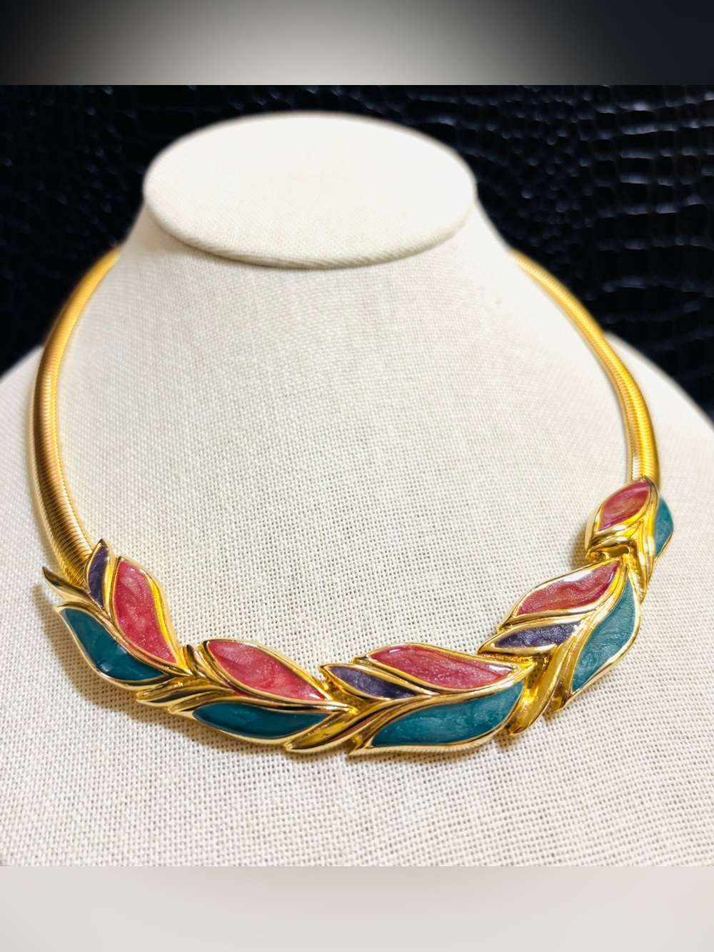 Vintage Shimmer Gold-Tone Multicolor Leaf Omega Necklace 1980s